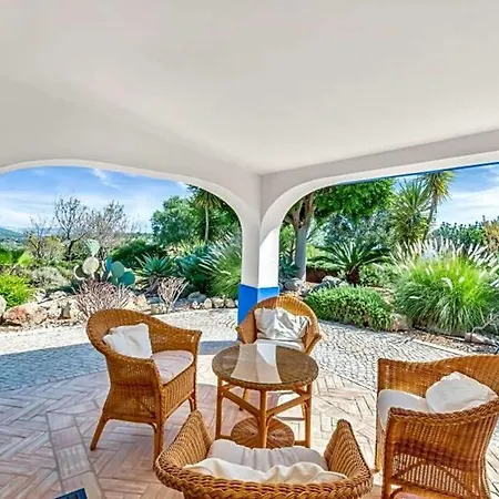 Villa Sleeps 12 Pool Air Con Wifi *