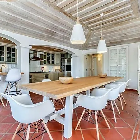 Sleeps 12 Pool Air Con Wifi