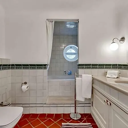 Sleeps 12 Pool Air Con Wifi *